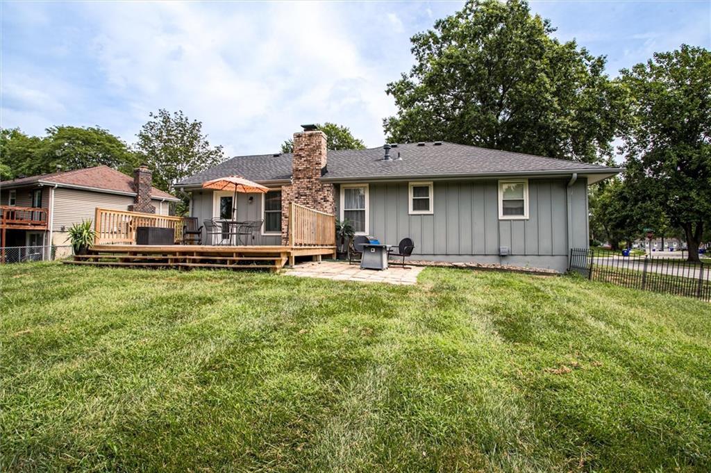 5th image of 3800 Ne Carriage St, Lees Summit, MO 64064 | MLS# 2636481