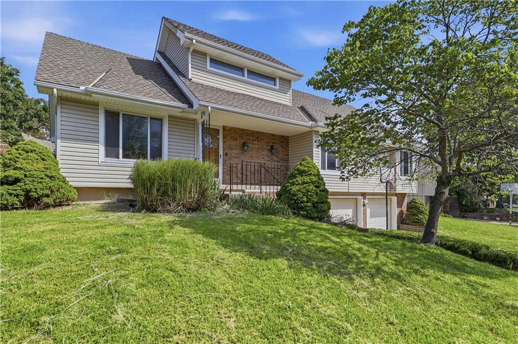 2nd image of 1128 Ne Columbus St, Lee's Summit, MO 64086 | MLS# 2636488
