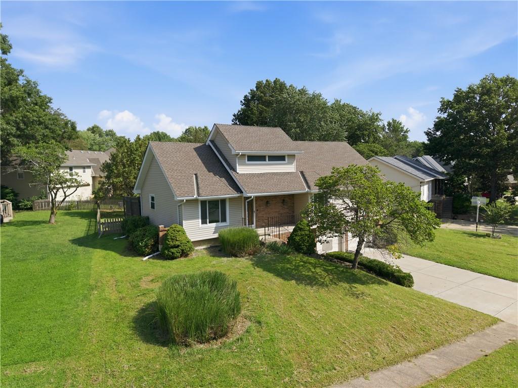 1st image of 1128 Ne Columbus St, Lee's Summit, MO 64086 | MLS# 2636488