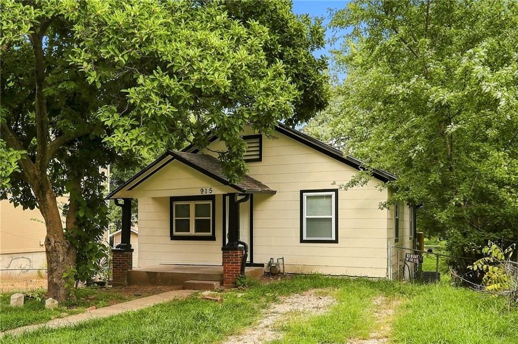2nd image of 915 Madison St, Leavenworth, KS 66048 | MLS# 2636499