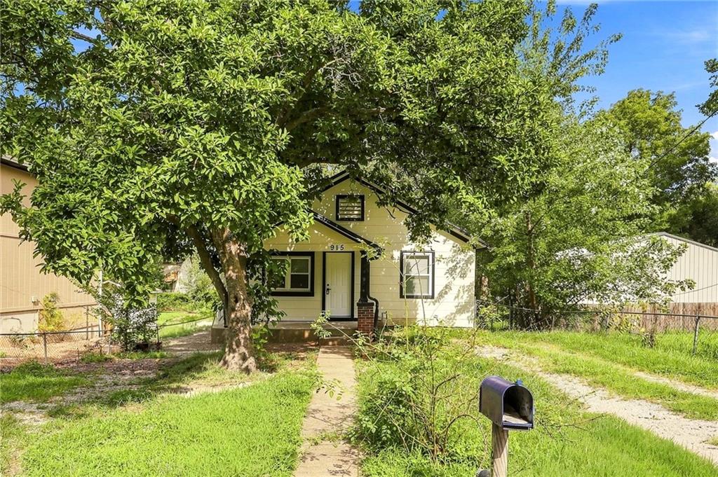 1st image of 915 Madison St, Leavenworth, KS 66048 | MLS# 2636499