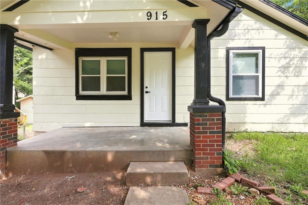 3rd image of 915 Madison St, Leavenworth, KS 66048 | MLS# 2636499