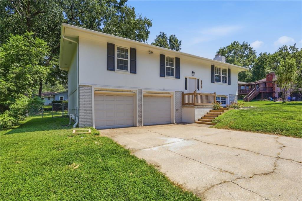 3rd image of 8815 N Grand Ave, Kansas City, MO 64155 | MLS# 2636503
