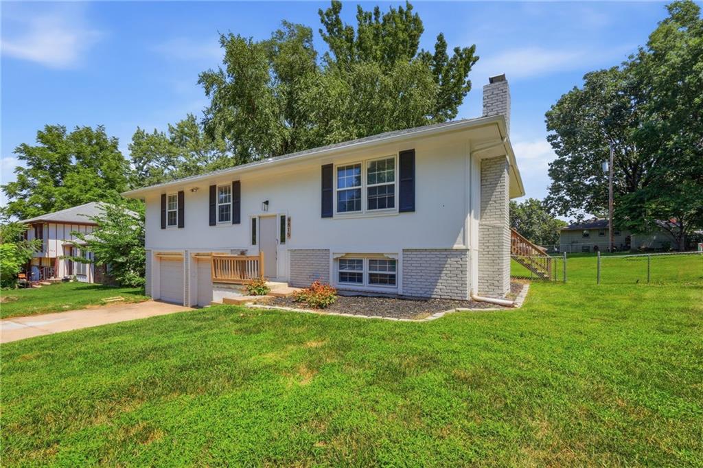 1st image of 8815 N Grand Ave, Kansas City, MO 64155 | MLS# 2636503