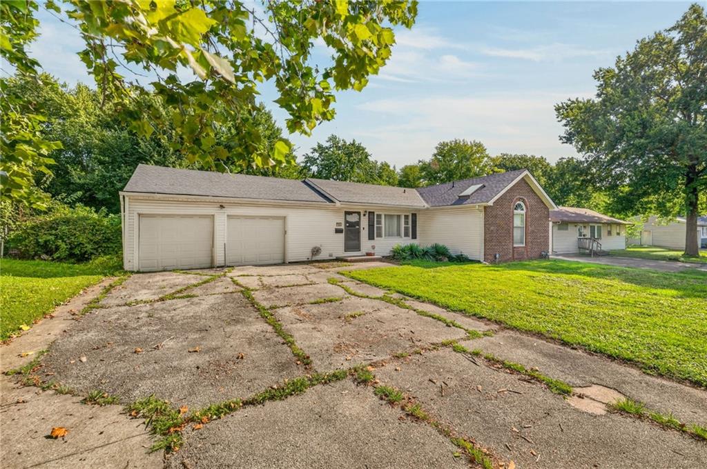 3rd image of 7904 E 87Th St, Raytown, MO 64138 | MLS# 2636505