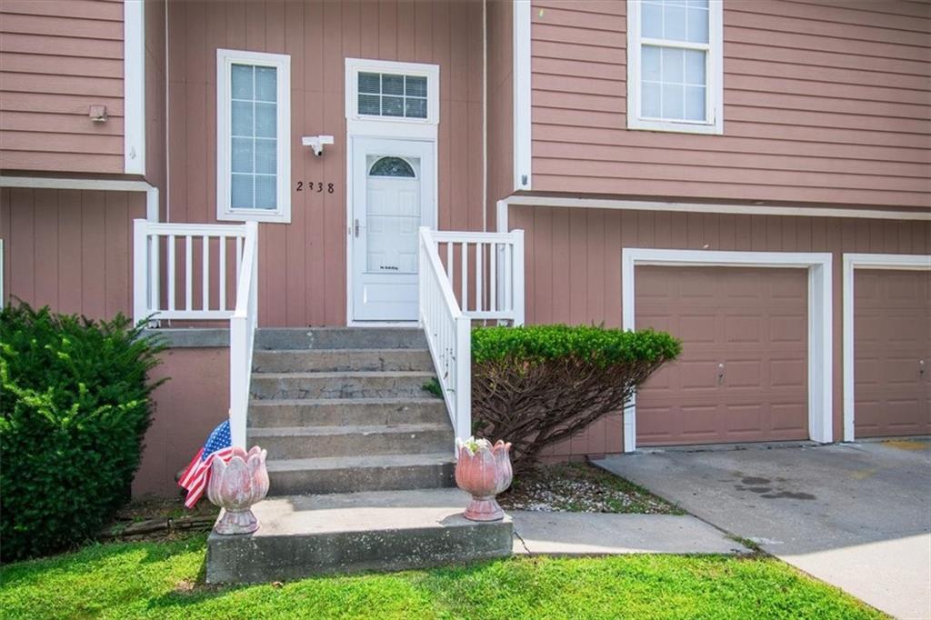 3rd image of 2338 Ne Overbrook Dr, Blue Springs, MO 64029 | MLS# 2636547
