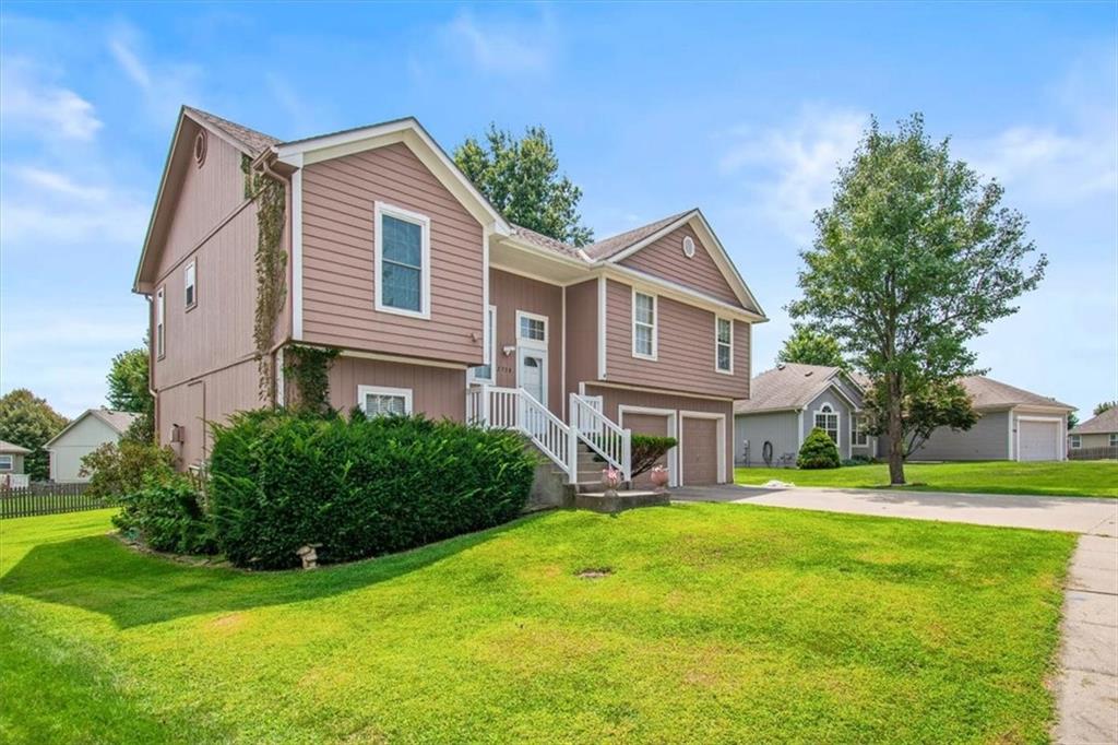 2nd image of 2338 Ne Overbrook Dr, Blue Springs, MO 64029 | MLS# 2636547