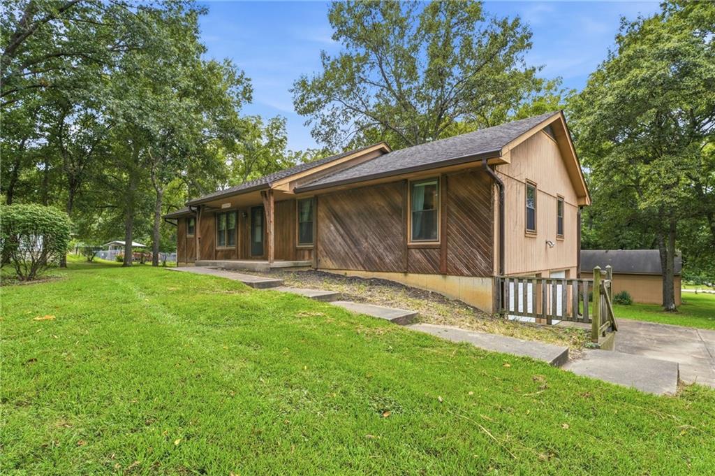1st image of 20104 Pickering Rd, Belton, MO 64012 | MLS# 2636561