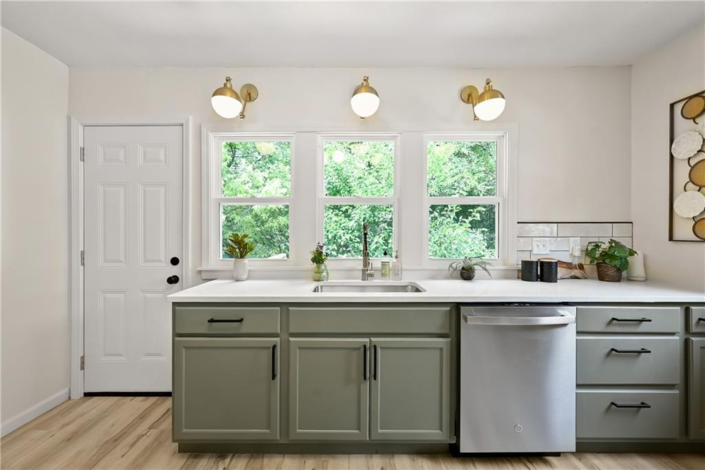 3rd image of 402 E Fair St, Independence, MO 64055 | MLS# 2636577