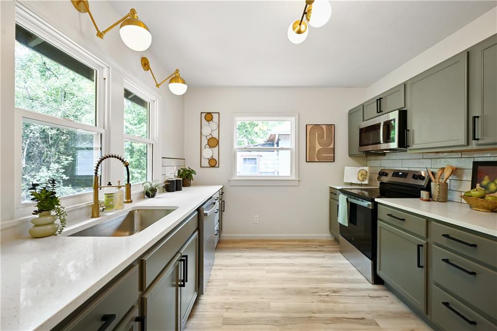 2nd image of 402 E Fair St, Independence, MO 64055 | MLS# 2636577