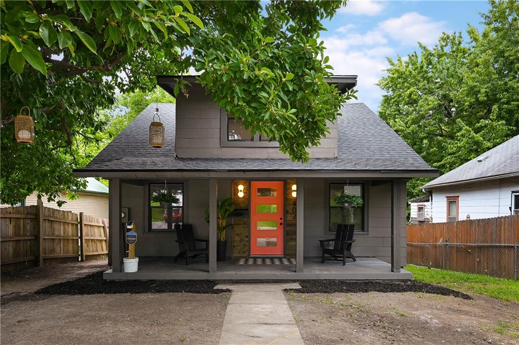 1st image of 402 E Fair St, Independence, MO 64055 | MLS# 2636577