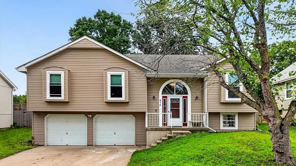 2nd image of 416 Ne Fox Trail Dr, Blue Springs, MO 64014 | MLS# 2636581