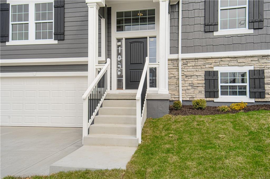 4th image of 1038 Fir Ln, Liberty, MO 64068 | MLS# 2636616