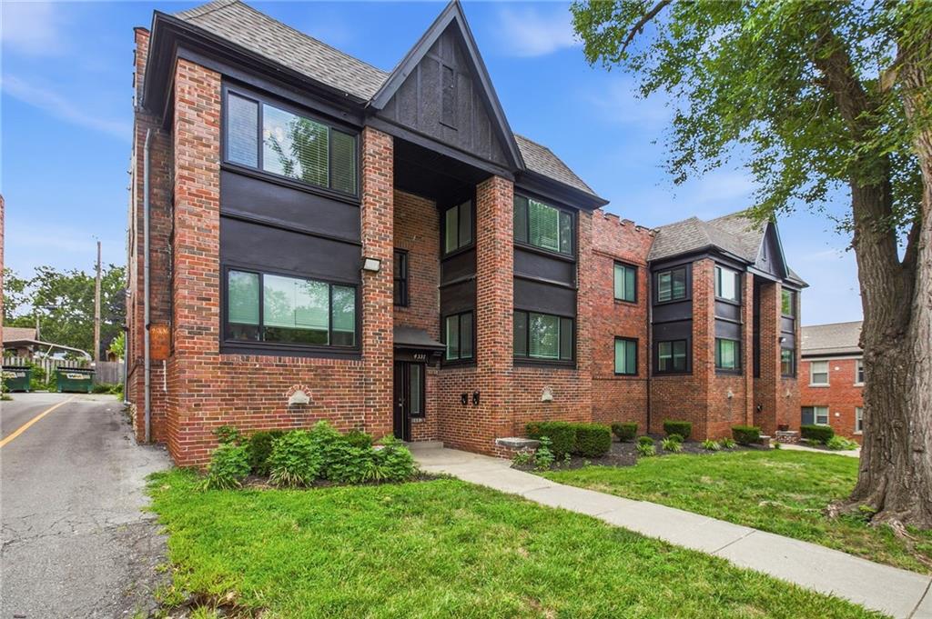 3rd image of 4335 Mercier St, Kansas City, MO 64111 | MLS# 2636645