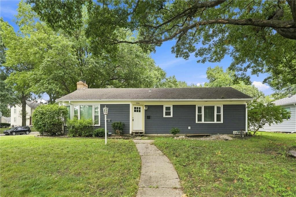 1st image of 1216 Meadow Lake Pkwy, Kansas City, MO 64114 | MLS# 2636654