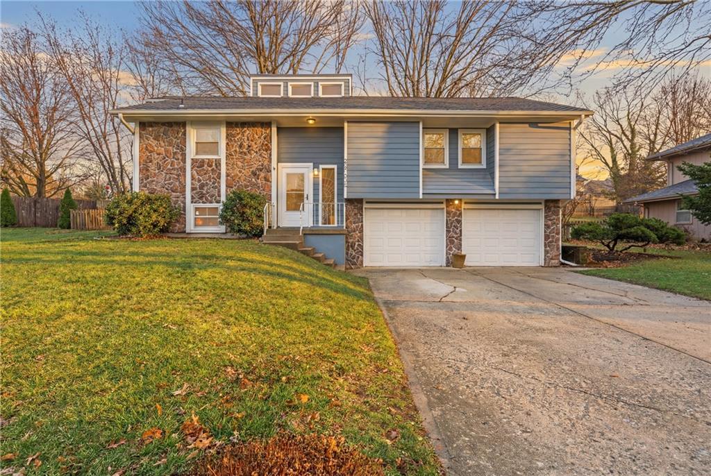 1st image of 3502 Nw Lake Dr, Lees Summit, MO 64064 | MLS# 2636679