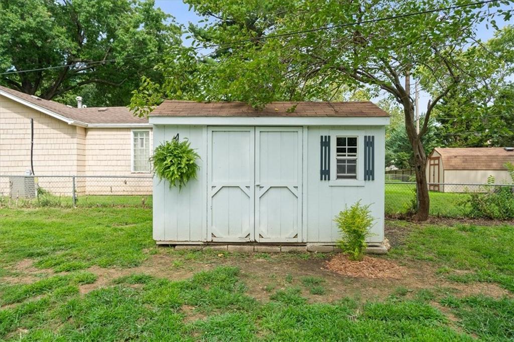 26th image of 605 E 90th St, Kansas City, MO 64131 | MLS# 2636682