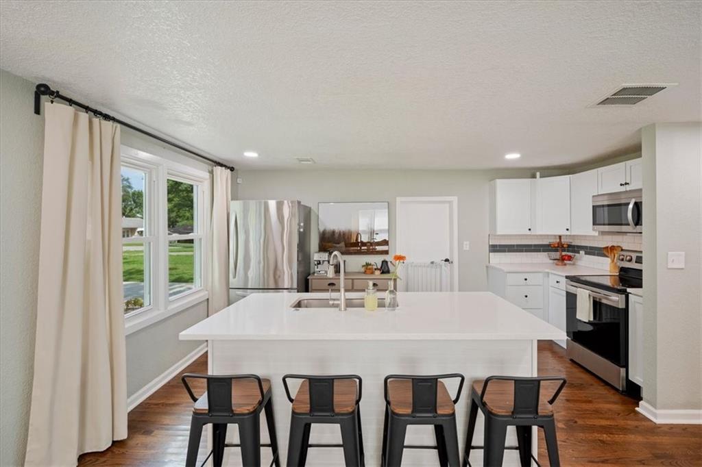 2nd image of 605 E 90th St, Kansas City, MO 64131 | MLS# 2636682