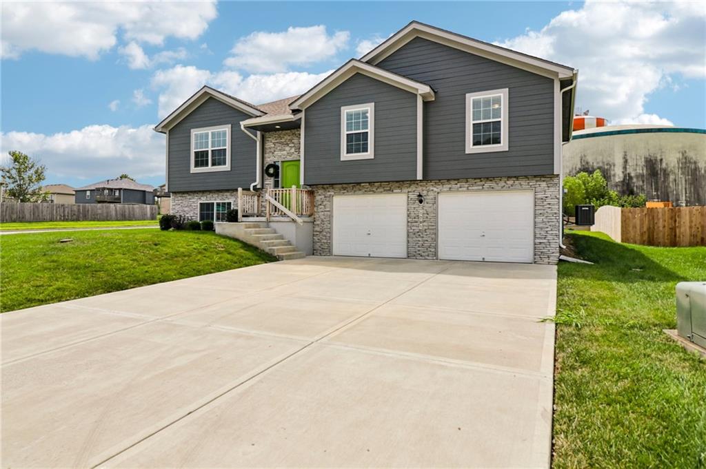 3rd image of 1701 Nw Hilltop Ct, Grain Valley, MO 64029 | MLS# 2636769