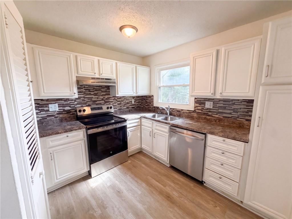 2nd image of 11121 Herrick Ave, Kansas City, MO 64134 | MLS# 2636773