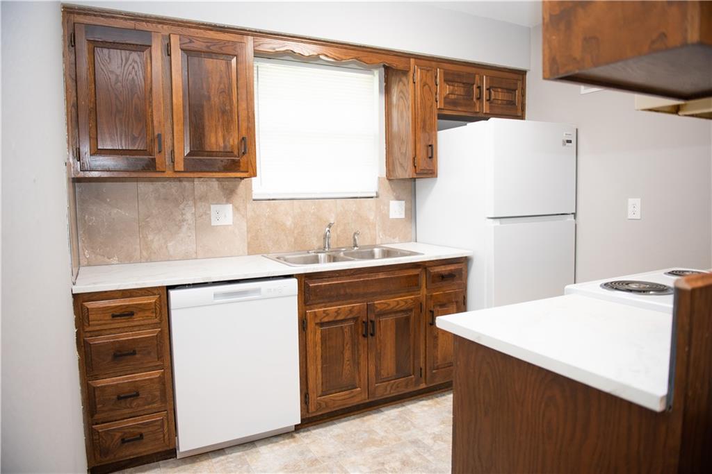 5th image of 9805 View High Dr, Kansas City, MO 64134 | MLS# 2636791