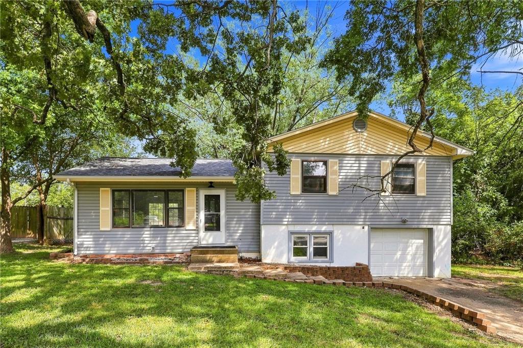 1st image of 806 S Washington Ave, Knob Noster, MO 65336 | MLS# 2636792