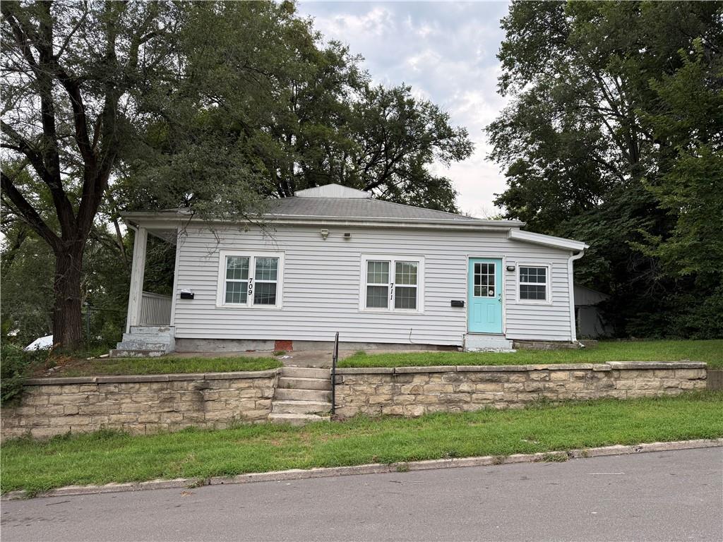 1st image of 709 Powell St, St Joseph, MO 64501 | MLS# 2636801