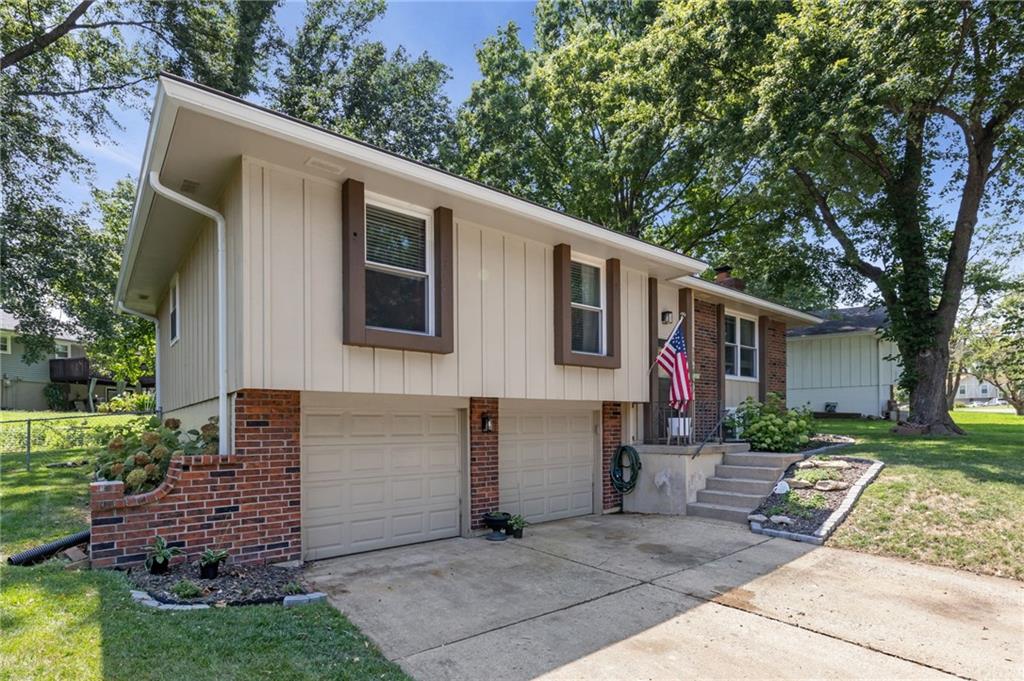 3rd image of 508 Ne Grant Dr, Blue Springs, MO 64014 | MLS# 2636816