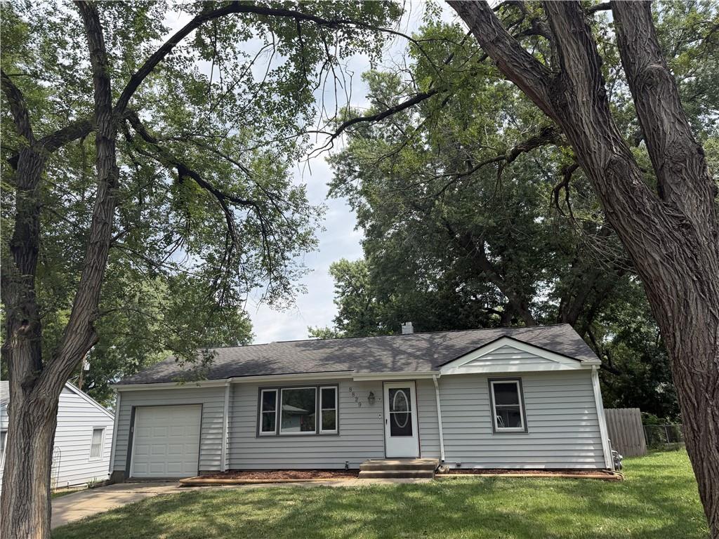 2nd image of 8829 N Holmes St, Kansas City, MO 64155 | MLS# 2636826