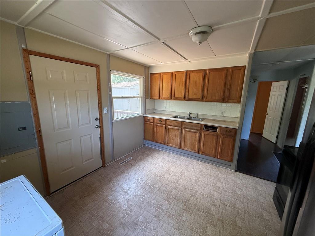 3rd image of 4529 N Forest Ave, Kansas City, MO 64116 | MLS# 2636829