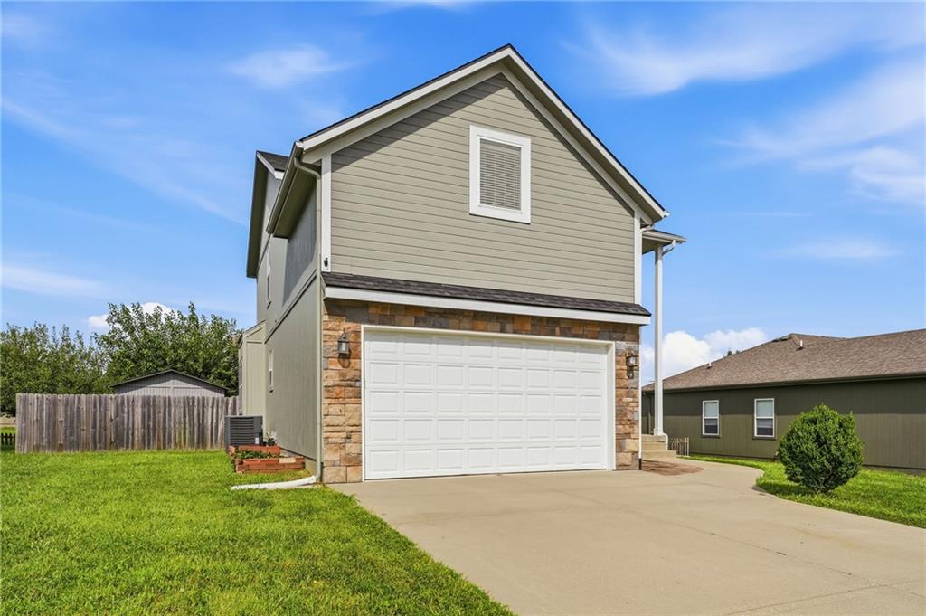 3rd image of 16912 Summit Dr, Belton, MO 64012 | MLS# 2636830