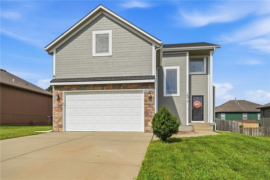 1st image of 16912 Summit Dr, Belton, MO 64012 | MLS# 2636830