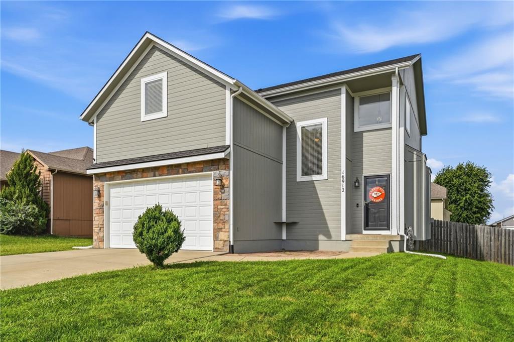 2nd image of 16912 Summit Dr, Belton, MO 64012 | MLS# 2636830