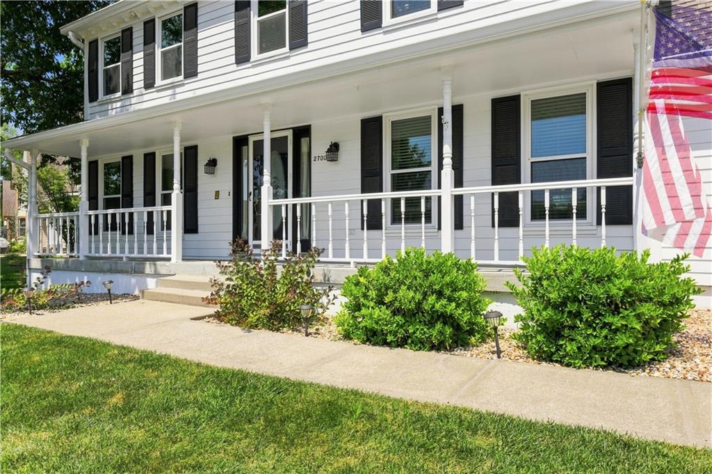 2nd image of 2700 Nw Bent Tree Cir, Lee's Summit, MO 64081 | MLS# 2636831