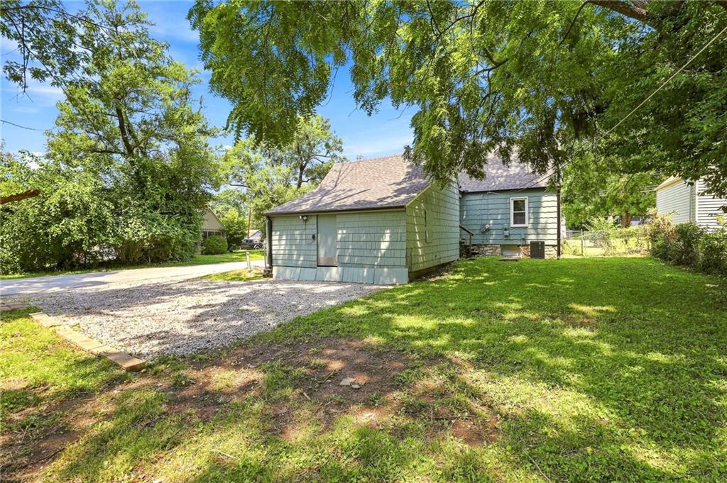 43rd image of 1301 E 80th St, Kansas City, MO 64131 | MLS# 2636850