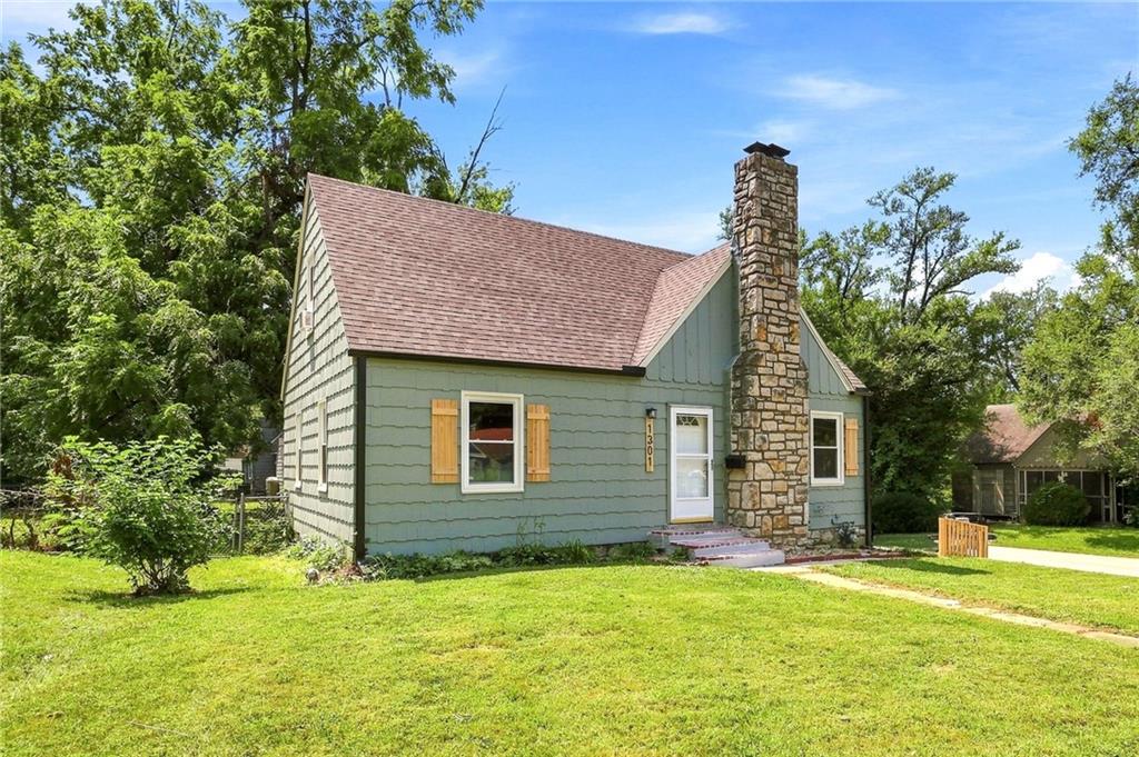 3rd image of 1301 E 80Th St, Kansas City, MO 64131 | MLS# 2636850