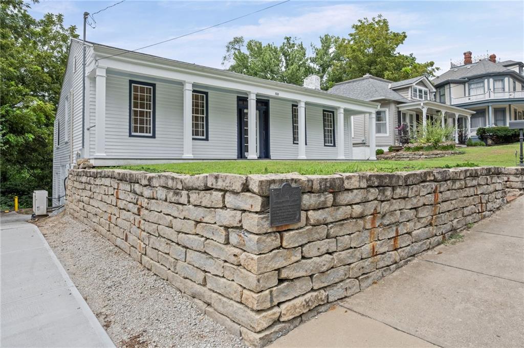 3rd image of 633 Main St, Weston, MO 64098 | MLS# 2636862