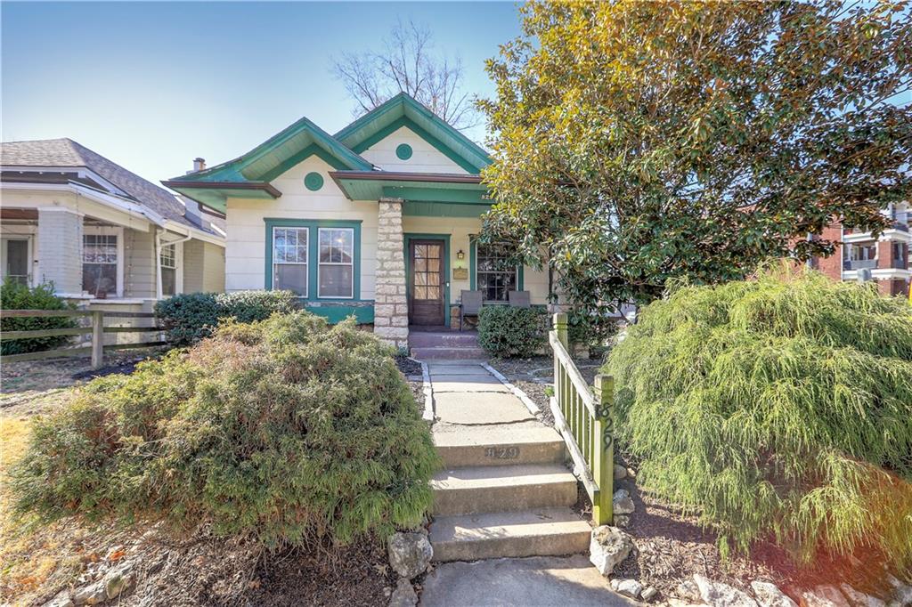 1st image of 829 W 40 St, Kansas City, MO 64111 | MLS# 2636885