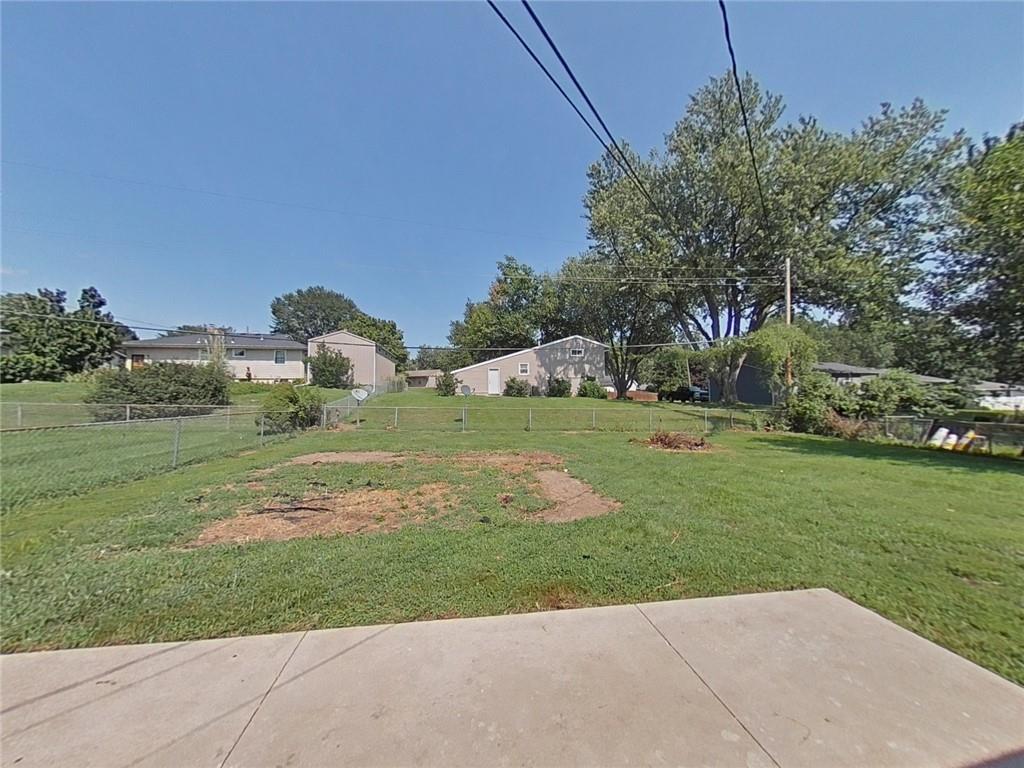 20th image of 2307 Valley Brook Ln, Saint Joseph, MO 64503 | MLS# 2636900