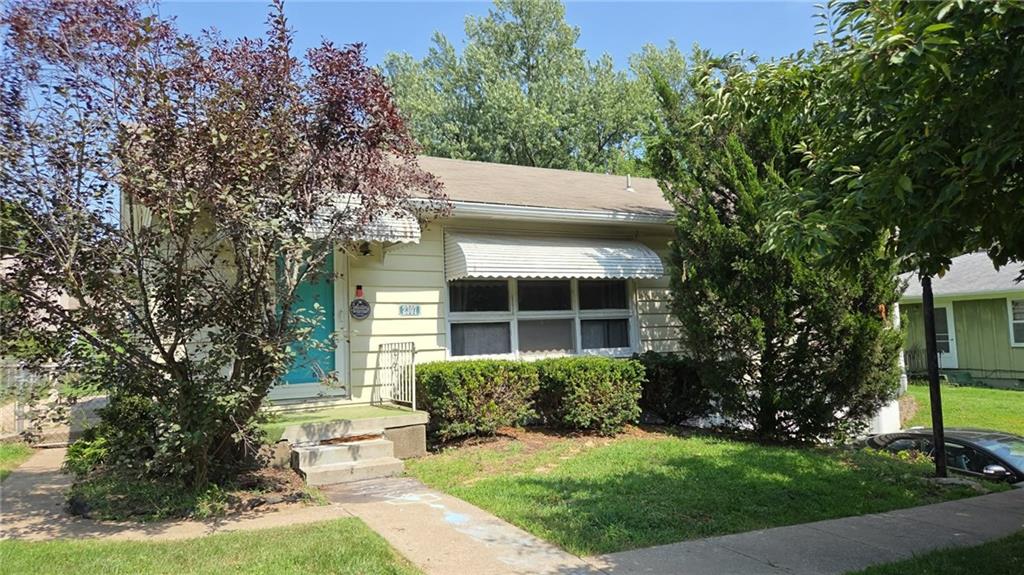 1st image of 2307 Valley Brook Ln, Saint Joseph, MO 64503 | MLS# 2636900