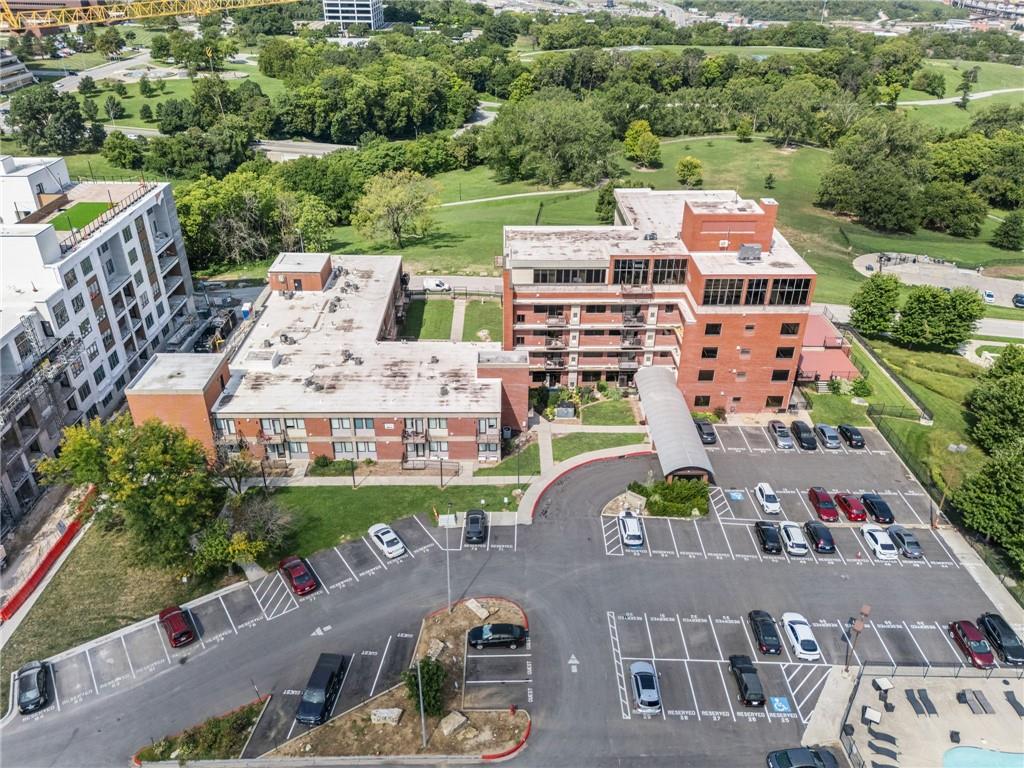 2nd image of 2940 Baltimore Ave, Kansas City, MO 64108