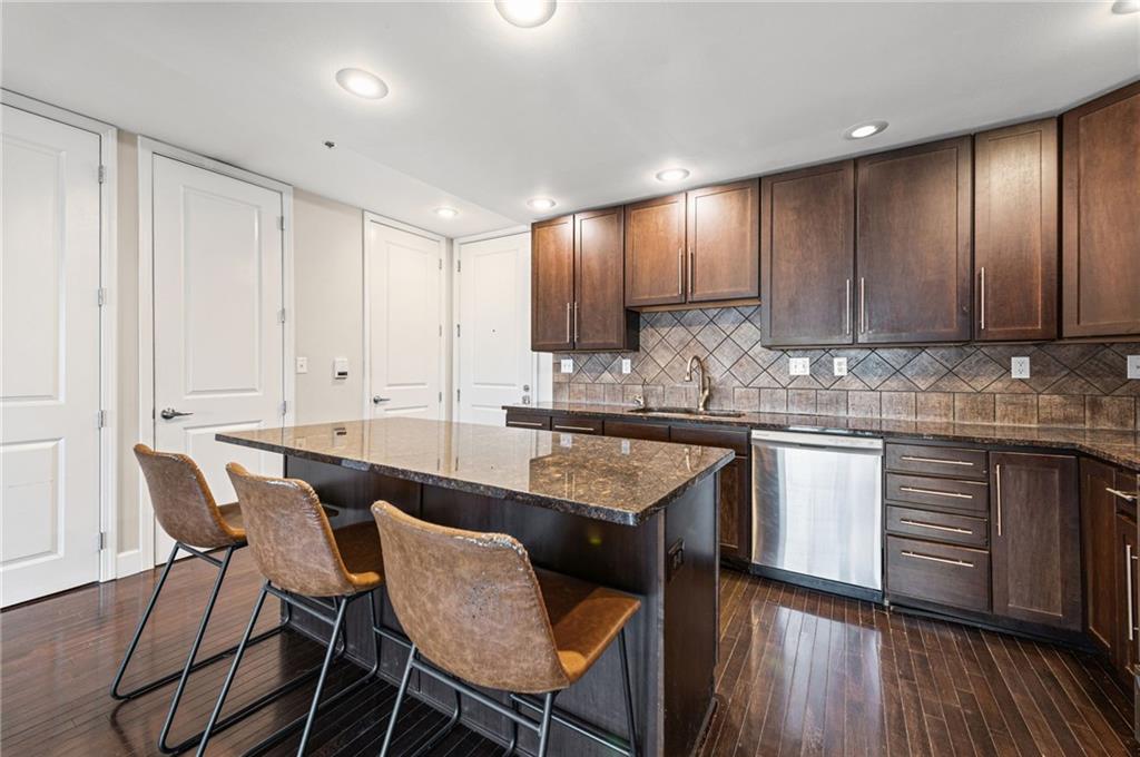 3rd image of 2940 Baltimore Ave #1303, Kansas City, MO 64108 | MLS# 2636908