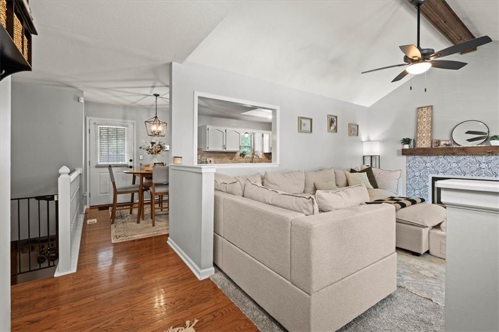 2nd image of 1712 Ne Whitestone Dr, Lees Summit, MO 64086 | MLS# 2636910