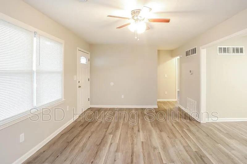 3rd image of 1904 N Kendall Rd, Independence, MO 64058 | MLS# 2636940