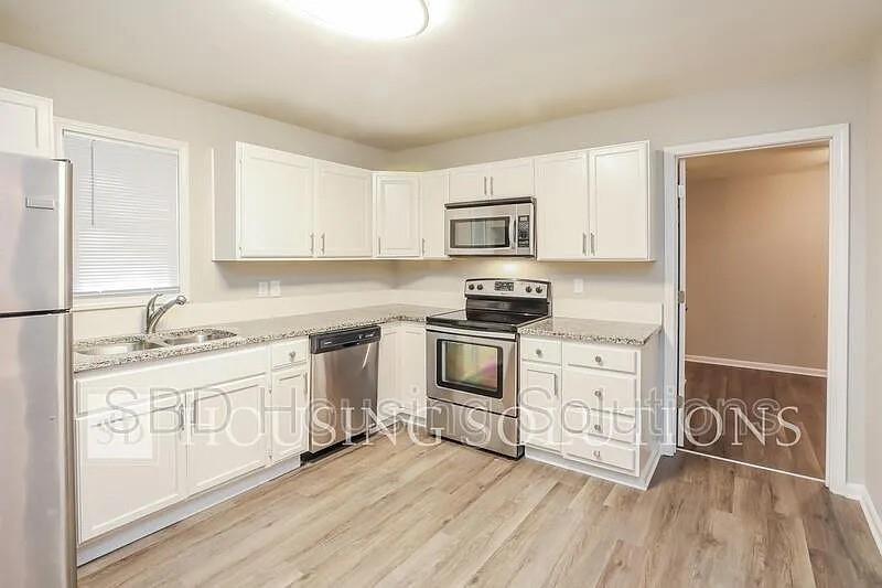 2nd image of 1904 N Kendall Rd, Independence, MO 64058 | MLS# 2636940
