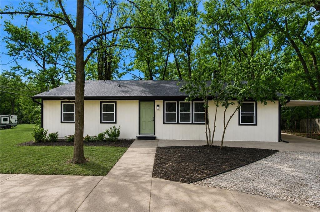 1st image of 1724 S Trail Ridge Dr, Independence, MO 64050 | MLS# 2636954
