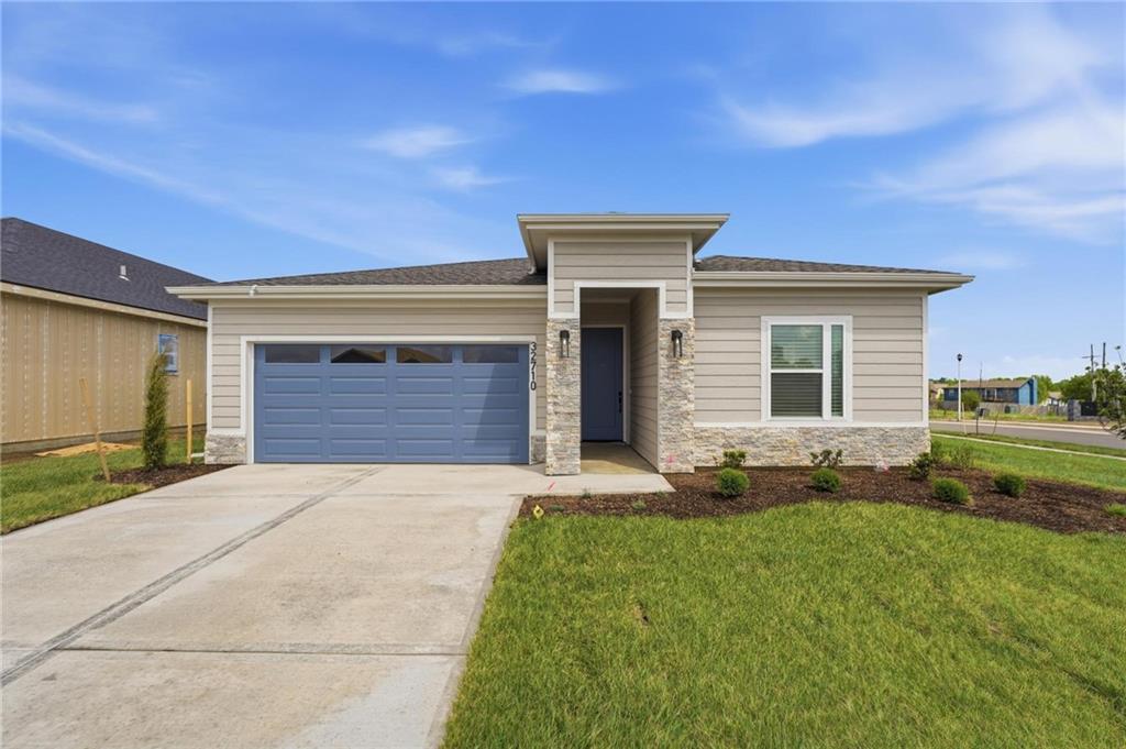 1st image of 17546 Muncie St, Gardner, KS 66030 | MLS# 2636969