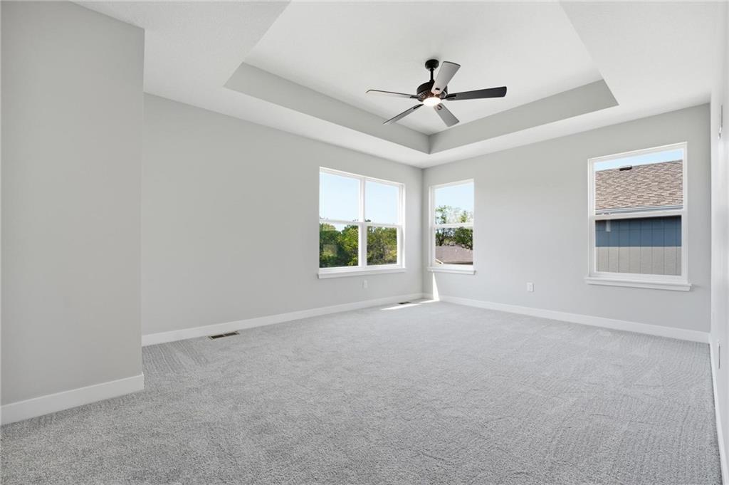 5th image of 806 Glenn Cir, Raymore, MO 64083 | MLS# 2636981