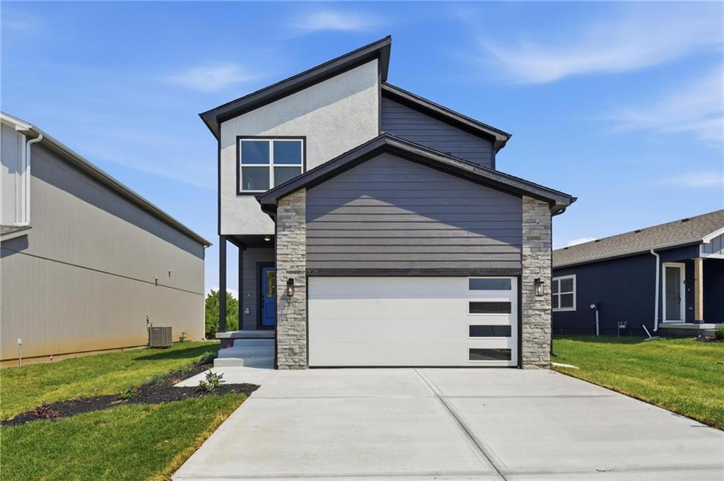 1st image of 806 Glenn Cir, Raymore, MO 64083 | MLS# 2636981
