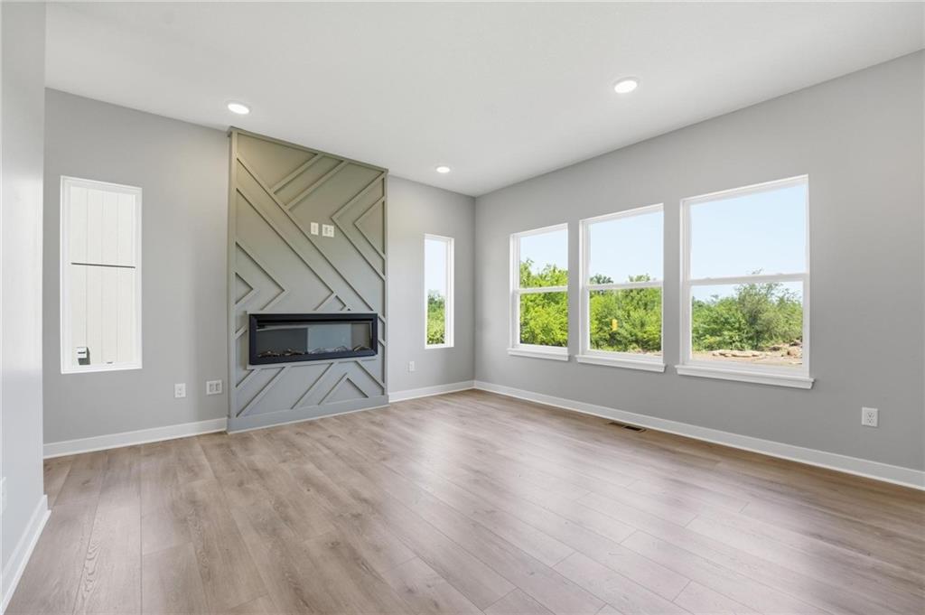 2nd image of 806 Glenn Cir, Raymore, MO 64083 | MLS# 2636981